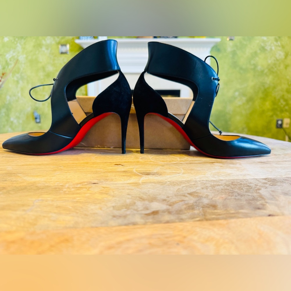 Authentic Christian Louboutin Ferme Rouge